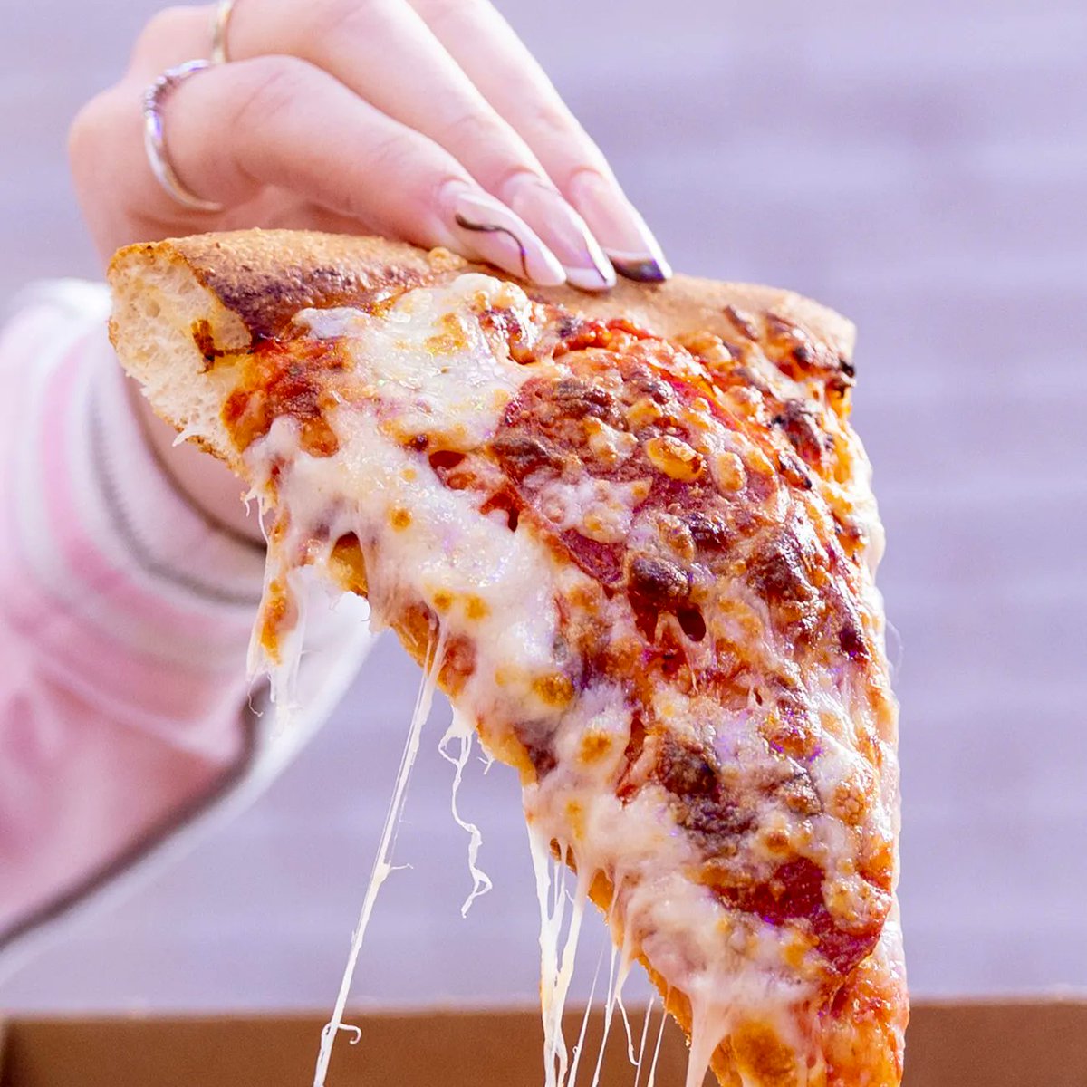 DallasChickenUK's tweet photo. We’re feeling cheeeeesy this Tuesday 🧀 

#DallasChicken #DallasChickenandPizza #HalalFoodie #HalalUK #Londonfoodie #londonfoodblogger #foodieuk #ukmeat #londonfoodblog #londonfoodguide #londonfoodscene #londonfoodbabes #londonfoodspots #londonfoodbloggers #londonfoodphotographer https://t.co/oksz4ktcoM