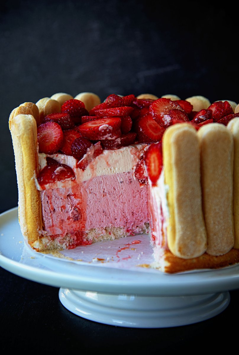 Strawberry Shortcake Charlotte Russe! recipe @ sweetrecipeas.com/2021/04/17/str…