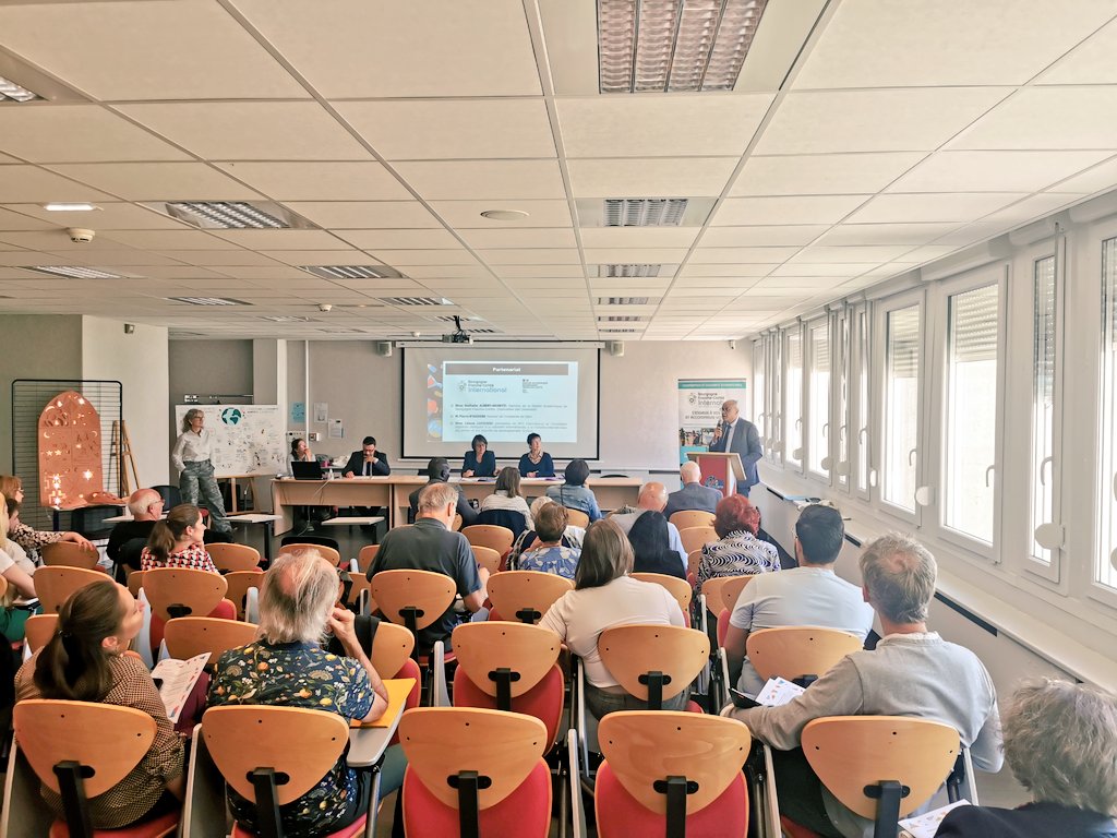 Éducation à la citoyenneté mondiale : signature d'une convention entre la <a href="/RA_BFC/">Région académique Bourgogne-Franche-Comté</a> et <a href="/Reseau_BFCI/">BFC International</a> pour encourager à comprendre les enjeux mondiaux, promouvoir la diversité culturelle, respecter les droits de l'Homme et travailler ensemble pour un monde plus juste et équitable 🌍