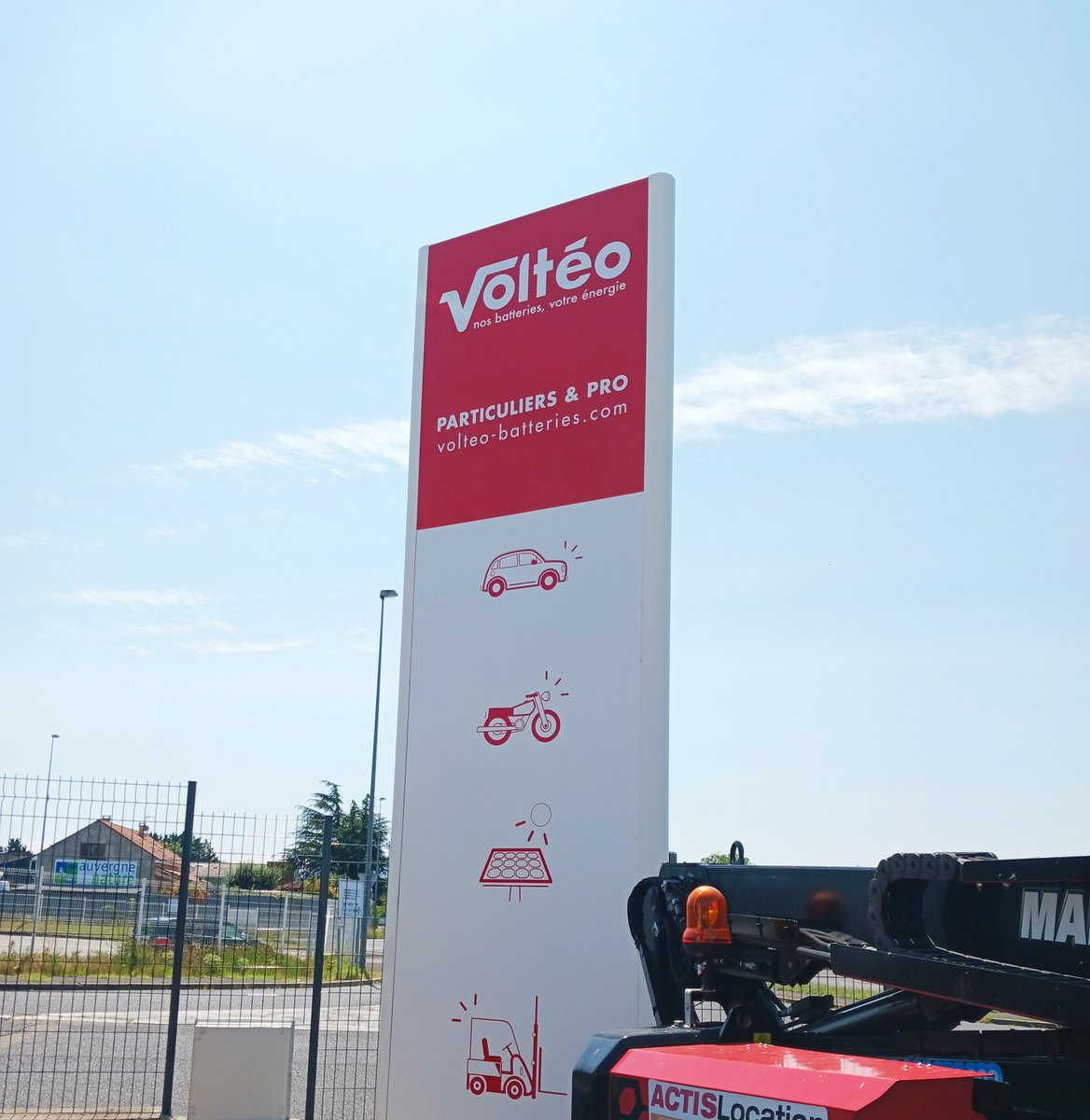 FleuryEnseignes's tweet image. Pour vous faciliter l’accès à leur magasin, Voltéo spécialiste des batteries à Cournon d'Auvergne, nous a confié la fabrication et la pose d’un nouveau totem.

#fleuryenseignes #totem #vinyle #accueil