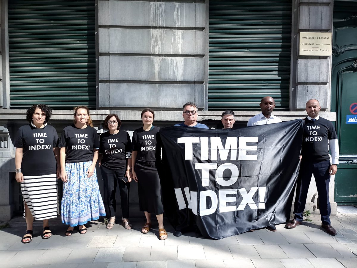 PlexBelgica's tweet image. En septiembre @PlexBelgica ha vuelto a alzar la voz tras la pausa estival. Hemos retomado nuestras movilizaciones semanales frente a la Cancillería de @EmbEspBelgica ya que tras solicitudes reiteradas a @MAECgob seguimos esperando el cumplimiento de la legislación 🇧🇪 #Indexacion
