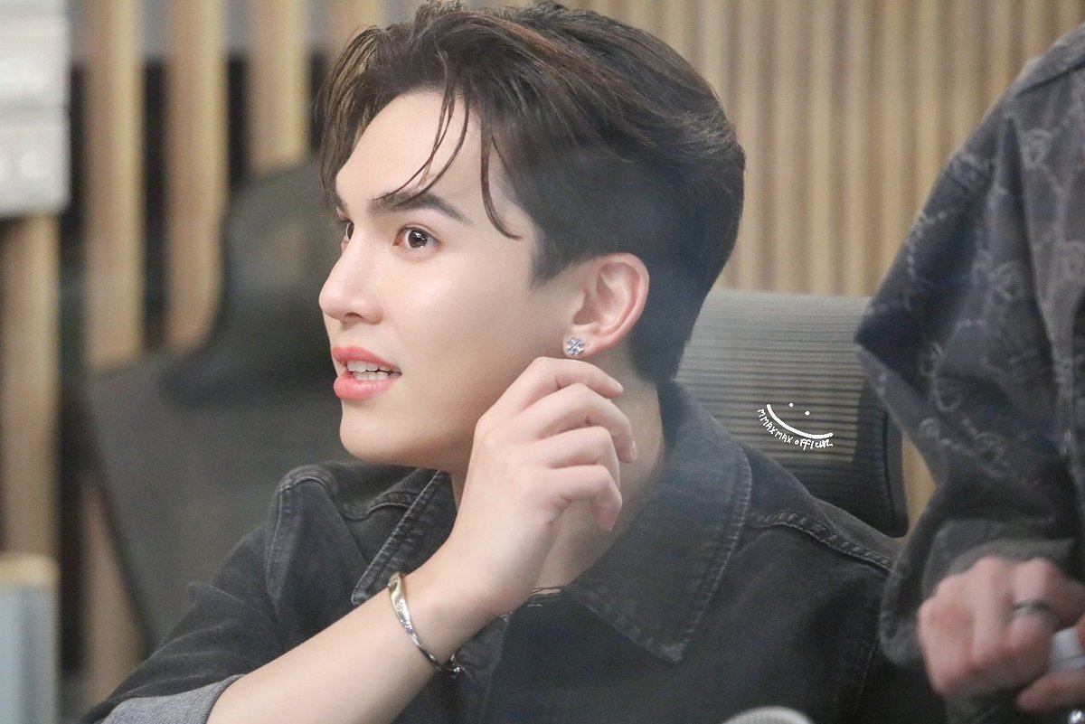 mmaxmaxofficial's tweet photo. [ 📷 : 26.09.2023 - @mmaxmaxxxx ] 
#mmaxig 

🎧❤️‍🔥🫶🏻

#mmaxmax #ไดโนกรธัสส์
#Flex1045xดื้อเฮีย https://t.co/wm5Jbt0mS9