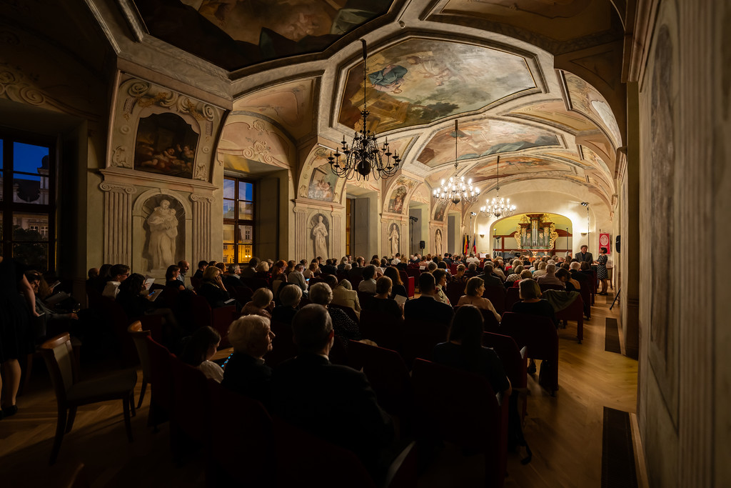 praguephil's tweet photo. 🎉 A rousing "Bravo!" for Belfiato Quintet and Petr Nekoranec as they launch the 30th anniversary chamber series with a sold-out performance! 👏🎶 #BelfiatoQuintet #SoldOut #ChamberSeries @Belfiato https://t.co/ySSlemDJIf https://t.co/gPWIDNKJ17