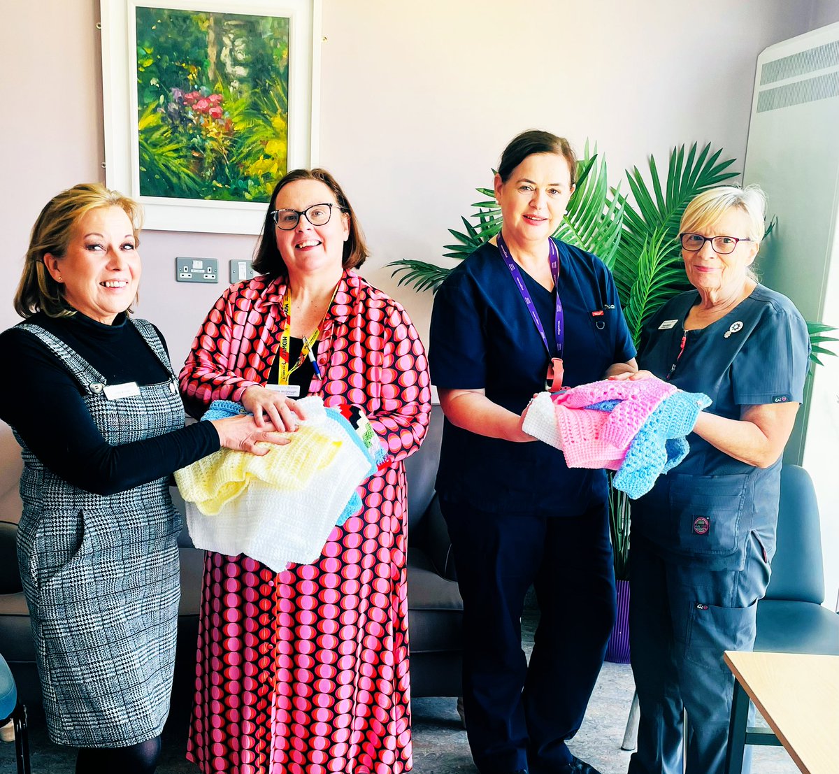 Gifting knits to the NICU @OLOLMat_Unit with love for the comfort and care of the little ones .🦋
#k2tog @NursingOlol @gra_milne12 @NualaRafferty3