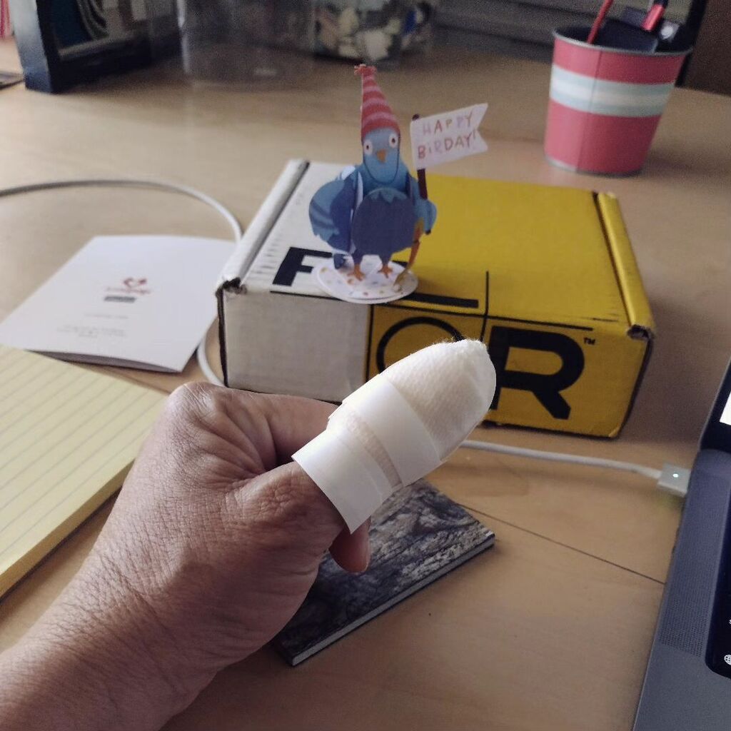 kimstuart12345's tweet photo. Current situation, oops! Actually did it on Friday before Red Bra Regatta practice, and r team pulled together to pick up my slack. And Wendy kept me from wasting hours at urgent care when she showed up with her Dr supplies on hand right after. 
#stupids… https://t.co/z4WhOxUOpZ https://t.co/G2fJ7H3stt