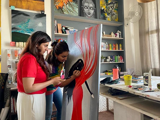 RUBARUBARAMULLA's tweet photo. Sakshi Khullar, a self-directed #artist from #Jammu, won an #award in the #Painting-Excellence category of #wadeasia 2023, the largest awards program in the world for #female architects, #interior #designers, artists, & construction #professionals.👏 https://t.co/VtXTULVCKG