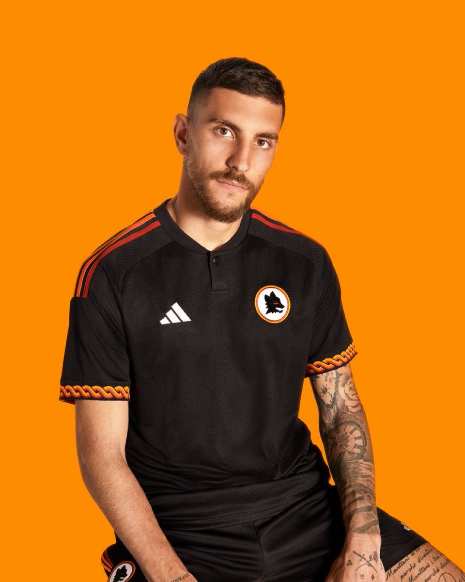We can end the football shirt game now. Roma just managed a holy trinity. 10/10 on all three shirts