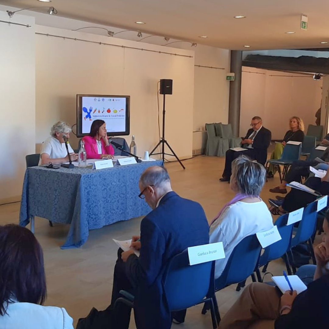 AnciToscana's tweet photo. Sala piena a #Fiesole per l'incontro sulle #politiche del #cibo e sul ruolo del #Tavolo regionale
Un ricco confronto sull'#educazione alimentare, la promozione della #salute, la tutela della #biodiversità

➡️ Per rivedere i lavori https://t.co/HXdZWFWq7N https://t.co/eVKhy9m2Y1