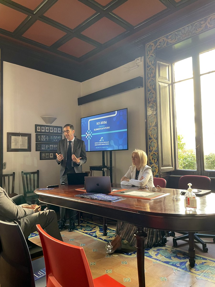 DCFSCI's tweet image. Saluti dal Presidente della SCI @GMFarinola e della nostra Presidente @mlbolognesi all’apertura del Tavolo della Chimica Farmaceutica presso la sede @SocChimIta a Roma 

—&amp;gt; stay tuned #medchem #chemistry #chimica @SciGiovani