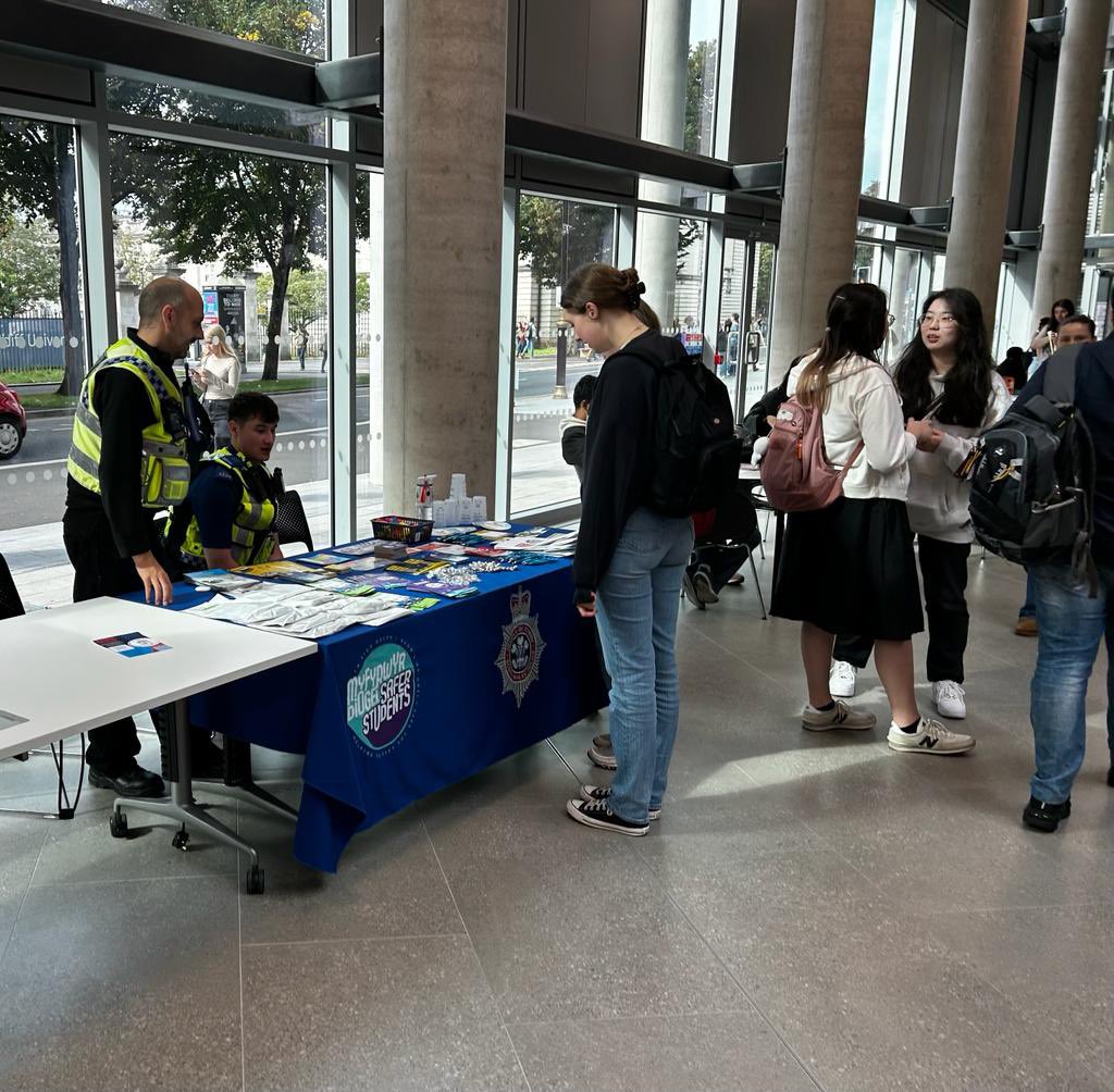 Our #Cardiff officers are at @cardiffuni with @SWPCardiff taking part in their freshers fair today.

🚝 We’ve been offering advice on how to stay safe during freshers to students and promoting our #RailwayGuardian app!

Pop along and say hello 👋