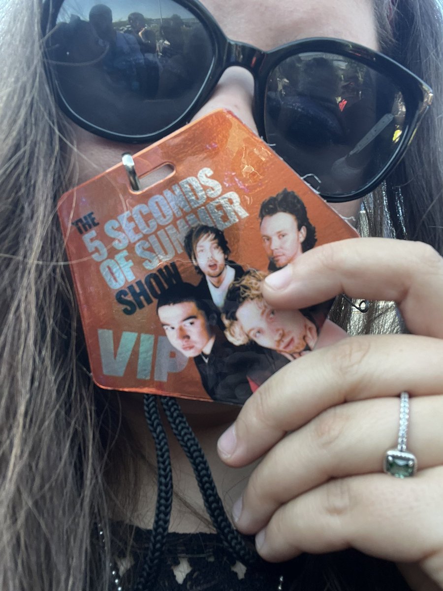 Fraaa97's tweet photo. SIAMO LIVE AMICI. #5SOSMilan #The5SecondsOfSummerShow https://t.co/KO1Kme0UkT