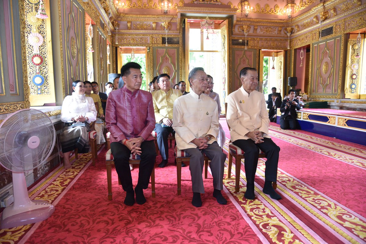 ‘วันมูหะมัดนอร์ มะทา’ ประธานรัฐสภา เข้าเฝ้าสมเด็จพระสังฆราชฯ ถวายหนังสือที่ระลึก

#วันมูหะมัดนอร์มะทา #ประธานสภาผู้แทนราษฎร #ประธานรัฐสภา #สมเด็จพระสังฆราช 

⭕️อ่านต่อ facebook.com/10009451376766…