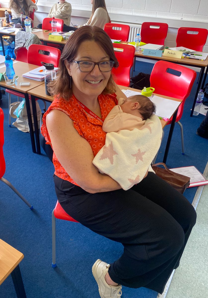 Today was a lovely day. 💞 This is Sue from @SWLiteracy who got me through my training. I was 33 weeks pregnant on my last course and I was looking forward to introducing her to our new addition. She really is a saint and today she finally got to meet baby Daisy 🥰🌼