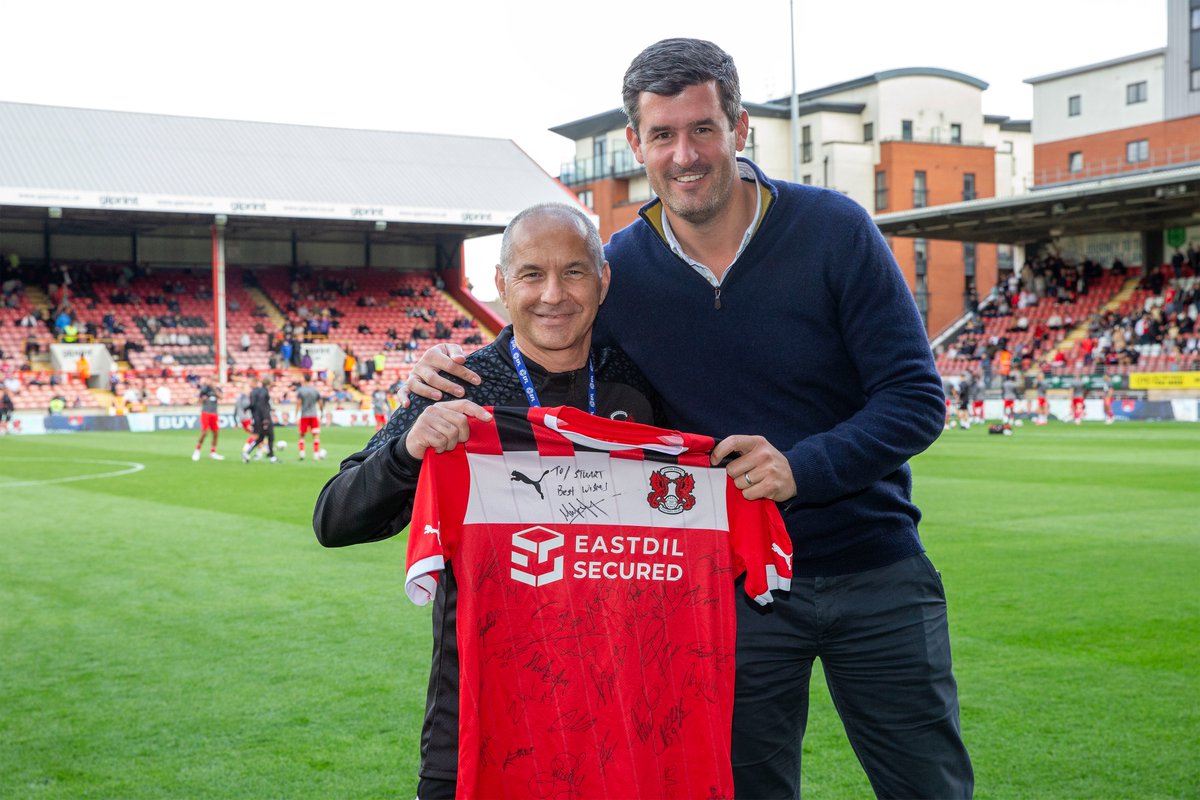 leytonorientfc's tweet photo. 🙌 Prior to last Saturday's victory over Shrewsbury Town, @MattPorter_LOFC presented Stuart Minchin with a signed shirt to thank him for his 12+ years of service as @theo_wyvern, even getting one more Roly Poly for good measure.

Thank you, Stuart! ♥

#LOFC #OneOrient https://t.co/fVQzyhVA4x