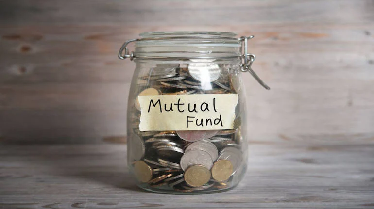 CNBCTV18Live's tweet photo. Industry Sources To CNBC-TV18 | SEBI likely to extend mutual fund nomination deadline
Context: The earlier deadline was September 30
#SEBI had earlier said that failing to comply with deadline will result in frozen accounts & #folios https://t.co/zVwgYjRcEm