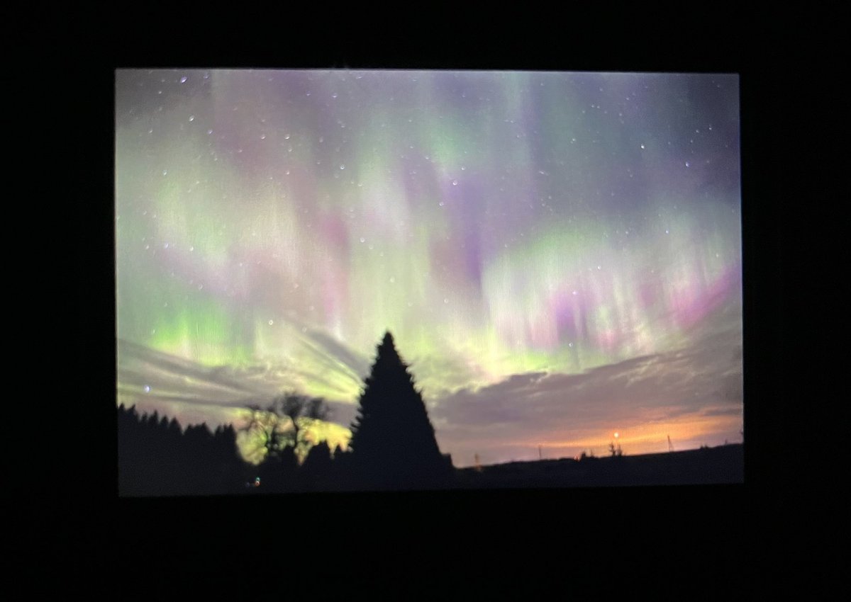 dartanner's tweet photo. Pulsating Aurora this morning in Central Alberta. #aurora #TeamTanner @treetanner @TamithaSkov @chunder10 @scottrockphoto https://t.co/ocAbVs89zY