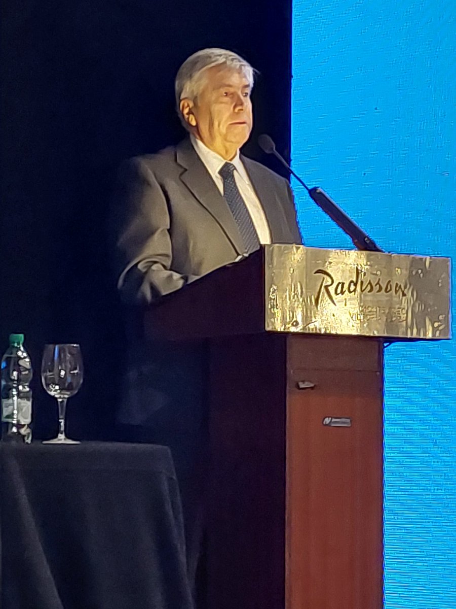 Uruguay_Natural's tweet image. El jerarca sostuvo que hay que seguir profesionalizando al sector a través de la innovación, comercialización, gestión financiera y sostenibilidad y brindar cada vez más atractivos y mejor atención. "Eso es lo que nos destaca y la razón por la que muchos turistas nos eligen" dijo