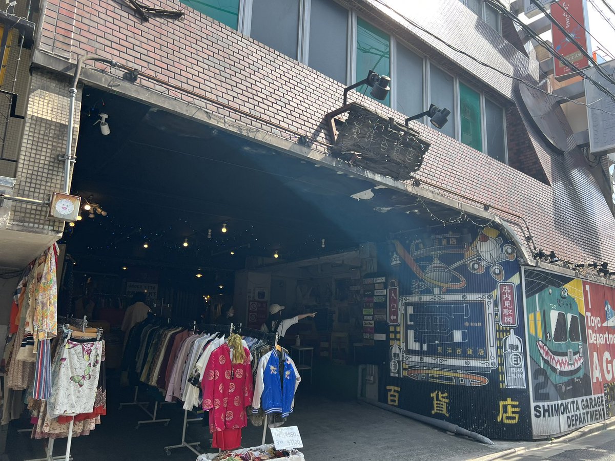 elovissato's tweet photo. 今日は原宿に出勤する前に下北沢行って、
彼方此方寄り道をしながら、、
CS Modernの展示会へ〜
#csmodern #cs1950 #cs1950pomade https://t.co/7i6gJS0QwA