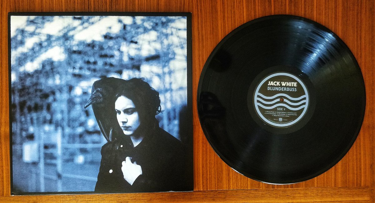💥
#NowPlaying Blunderbuss, the debut solo studio album by 🇺🇲 musician #JackWhite. It was released Apr 23, 2012, through #ThirdManRecords, in association with #XLRecordings and #ColumbiaRecords.
#nowspinning #recordcollection #vinylrecords #recordcollector #vinylcollection