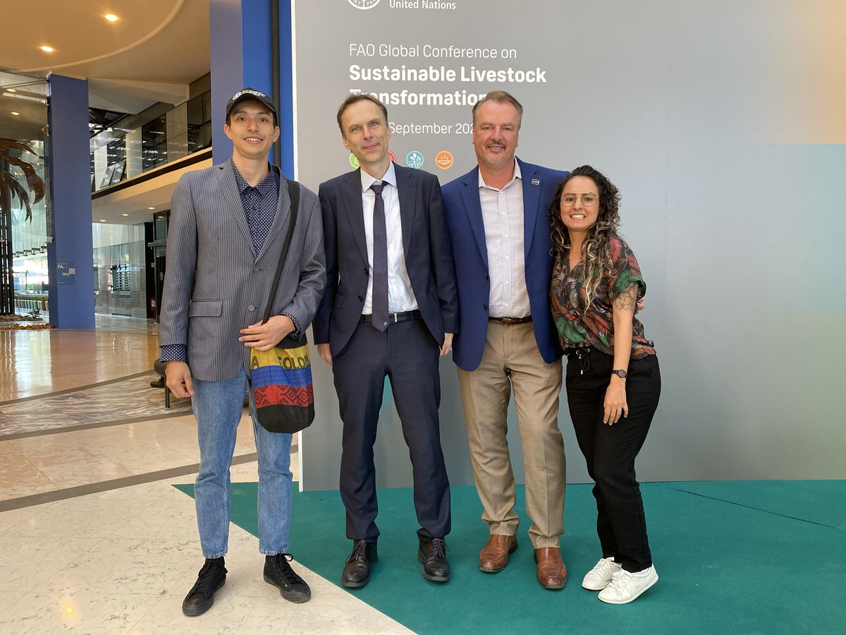 GHGGuru's tweet image. At the FAO #SustainableLivestock conference, I meet old friends like ⁦@fleroy1974⁩ and new ones, like these two students from Colombia. Great networking opportunity—- thanks FAO for convening this important livestock conference!
