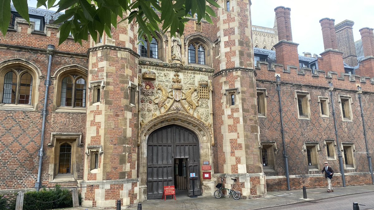 Back to the alma mater - @Cambridge_Uni not @stjohnscam obviously! Speaking with scientists clinicians & trialists @BritishORS #BORS2023 about opportunities with @NIHRresearch @BartsBoneJoint @BritOrthopaedic @bota_uk @BOMSA_UK (Once @CaiusCollege always @CaiusCollege !)