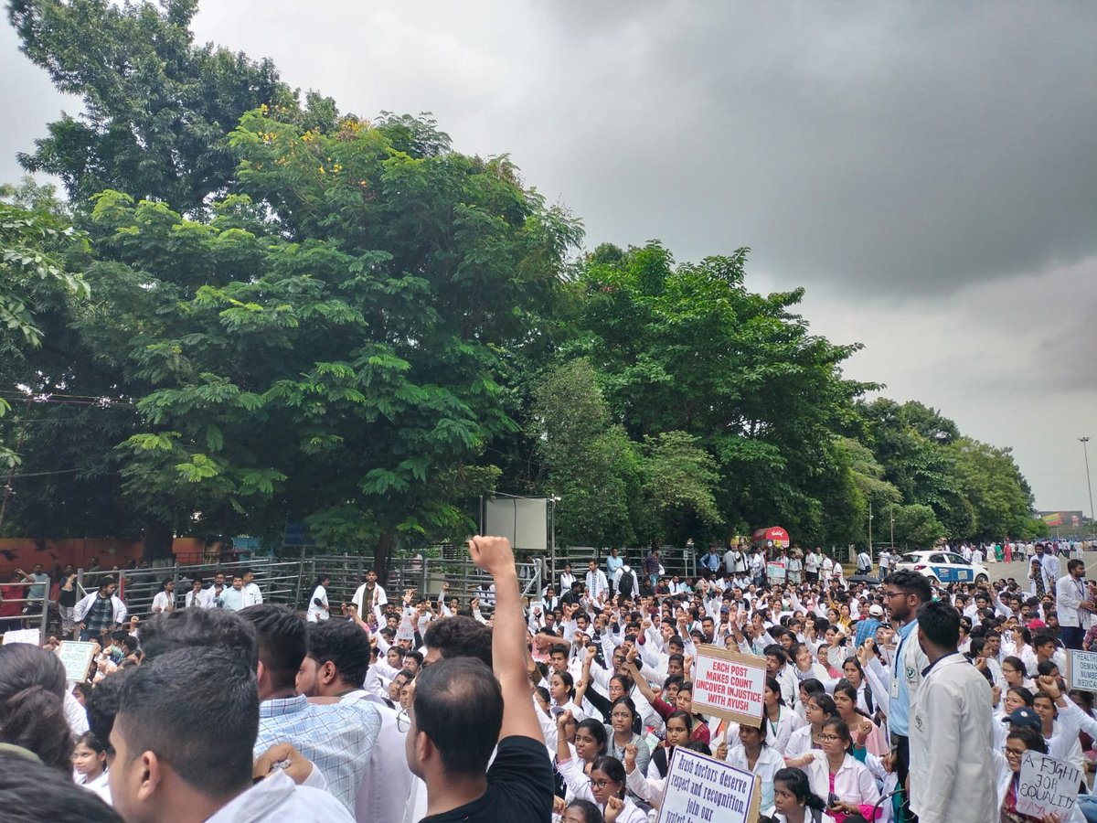 ODAyushstudents's tweet photo. #JusticeForAyush 
Ayush students of 7 colleges on lower PMG.@CMO_Odisha @MoSarkar5T @HFWOdisha @moayush @GovernorOdisha @kanak_news @otvnews @PIBAYUSH @PIBB https://t.co/nlbak9LNRs