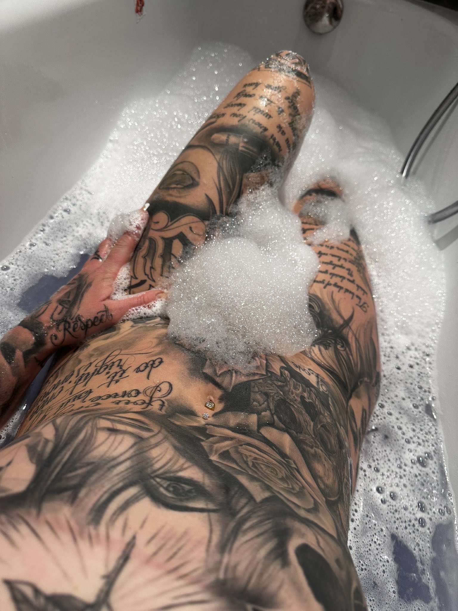 Vanessa Liberte on X: RT when you wanna take a bath 🛁 with me  t.cocl3lYI6p0c  X