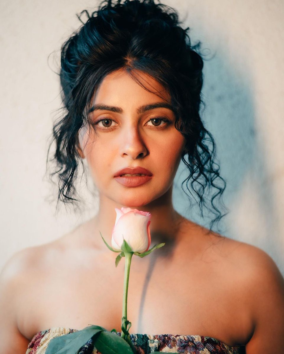 TringIndia's tweet photo. @itsyuktiikapoor is reading your replies, Write something to make her smile!😉 

#YuktiKapoor #yuktikapoorfans #madamsir #wholesomepost #JustTringIt https://t.co/v3sa0XEjN4