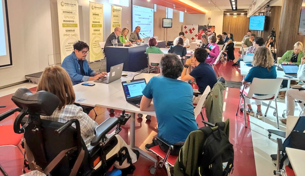 PlataformadeONG's tweet photo. Nuestra Presidenta @YolandaBesteiro agradece a todas las entidades, plataformas y coordinadoras que nos acompañan hoy y que, sobre todo, han participado en la elaboración del #IVPETSAS que es un documento vivo y dinámico para adaptarse a nuestro contexto 📝🤗 https://t.co/ZzKrJdmgeY