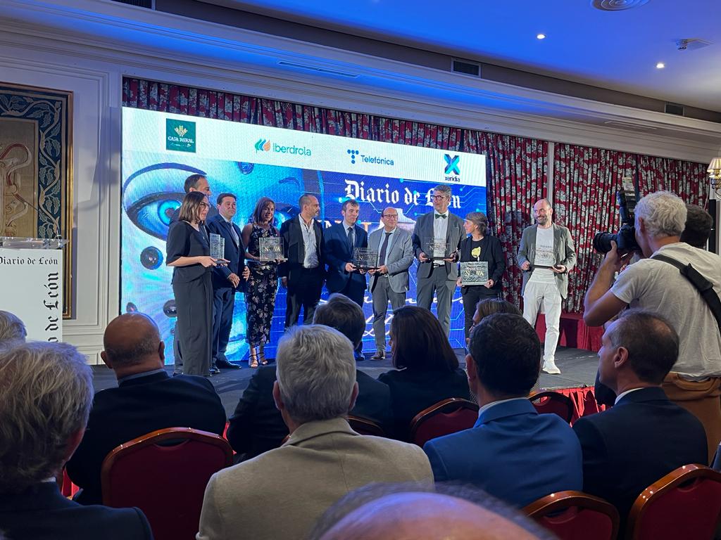 feleleon's tweet photo. 📍Anoche estuvimos en los Premios Innova de @diariodeleon
Trabajos excepcionales en el campo de la innovación e investigación en nuestra provincia
¡Enhorabuena! 🏆
#leonesp #PremiosInnova #innovación https://t.co/KfSN91vmZw