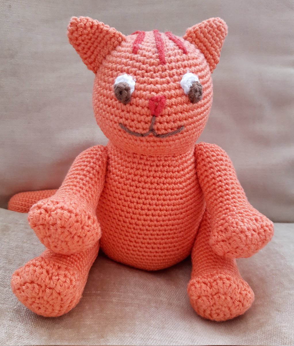 Dit is toch echt jeugdsentiment. En wat was hij leuk om te maken. Een gehaakte Dikkie Dik. Dus .... Dag Dikkie Dik, tot de volgende keer. #haken #Amigurumi #haakgek #dikkiedik