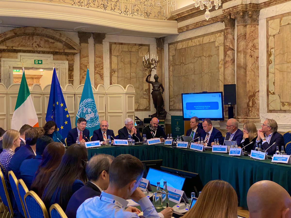mauriceianwee's tweet photo. Emphasizing the crucial role of finance, @HaoliangXu underscores the significant impact financial centers can have on the success of the @FC4SNetwork AGM. 🌍 #SDGs #SustainableFinance https://t.co/1Had7hrjIE