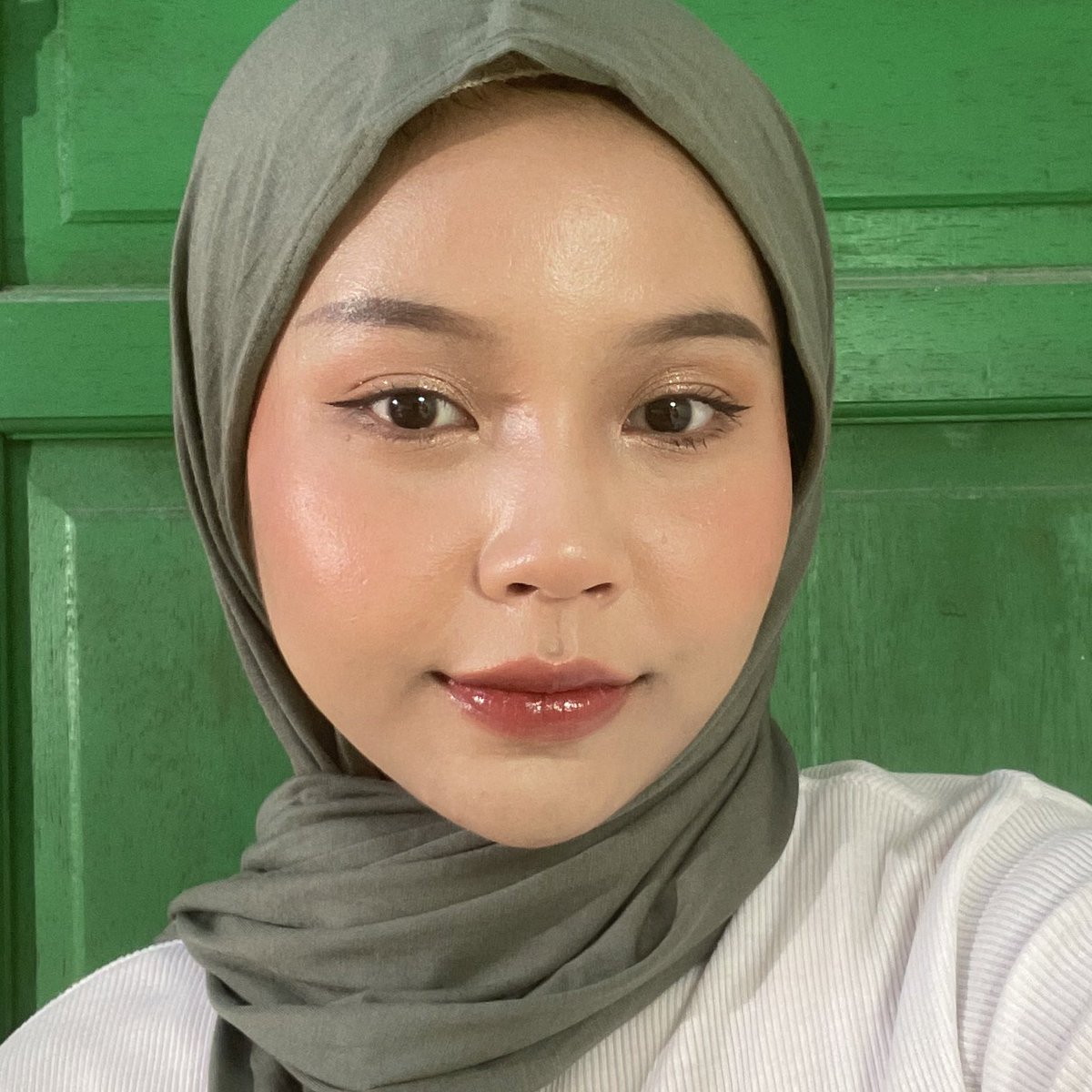 tiramissad's tweet photo. dia gampang diblend, gak patchy, awet, dan minim oksidasi. pokoknya aku beneran suka bgt sama ni cushion 😭💖💖 https://t.co/S2kgwIUPTj
