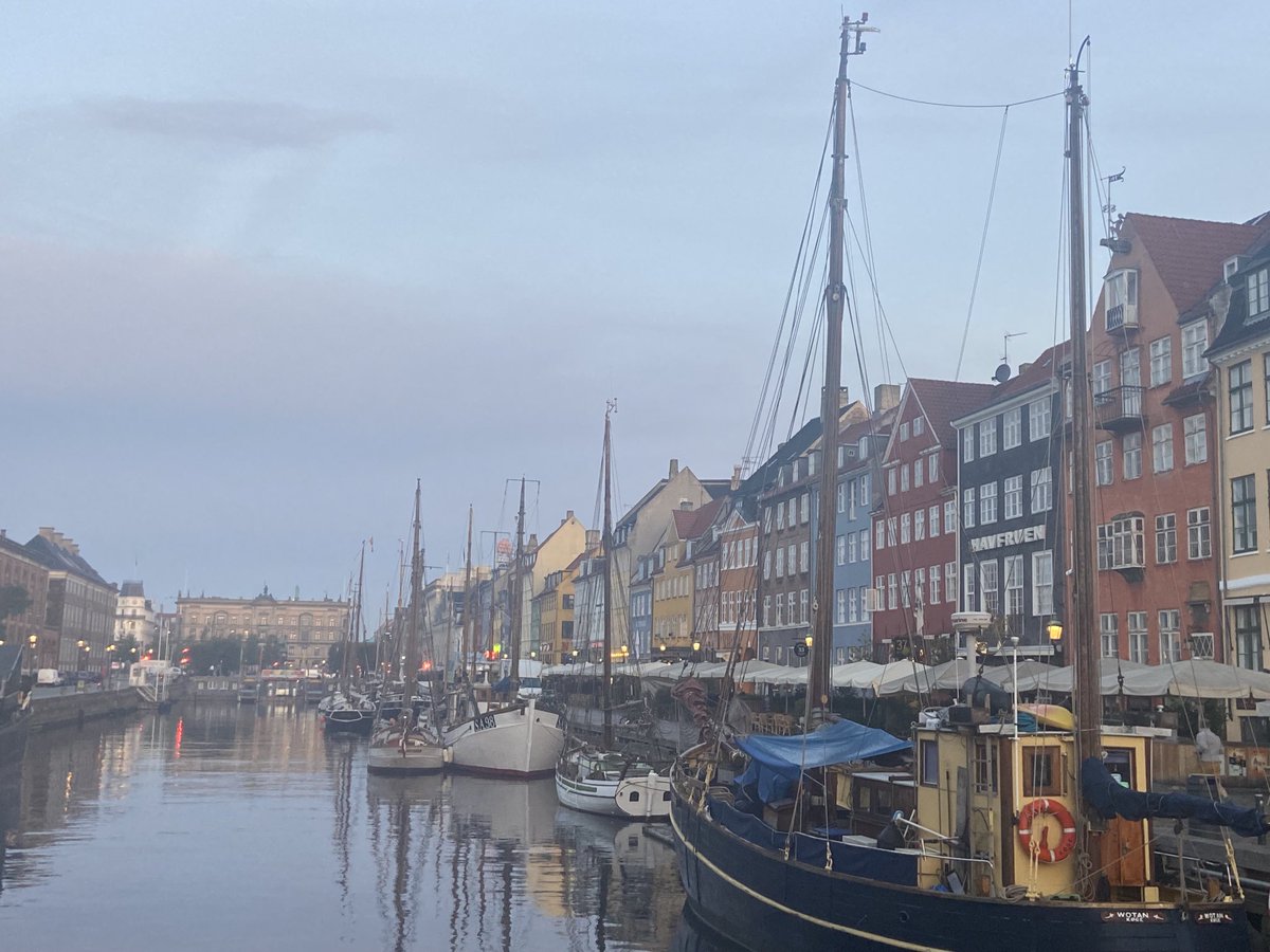RebeccaJMGoss's tweet image. Beautiful morning for a 6am run around Copenhagen, with Turner-esque vibes…..
feeling ever so slightly stiff… must stretch more!