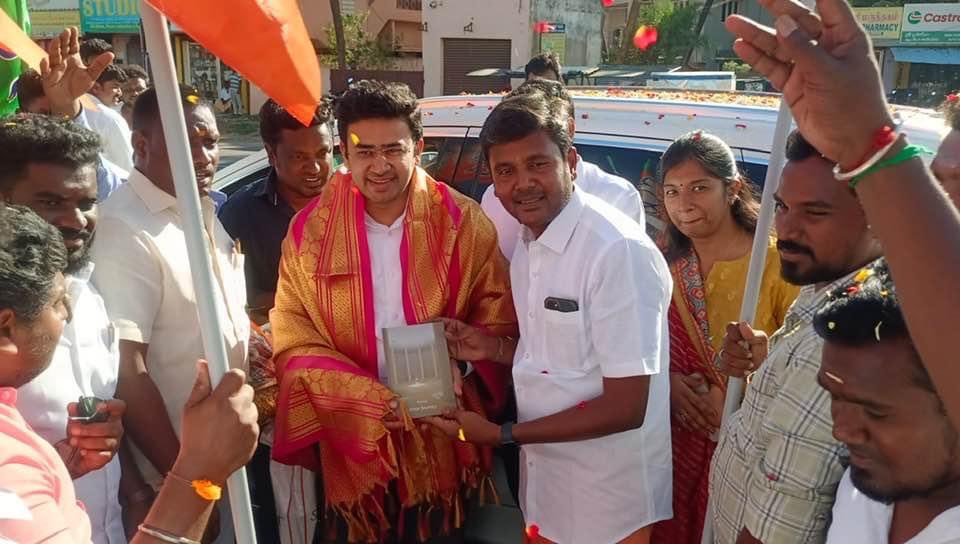 vendanbjp's tweet photo. Please accept our heartfelt Congratulations on your successful completion of three years as National President @BJYM 💐💐💐

Team @PyBjpyuvamorcha 

@Tejasvi_Surya https://t.co/ZybSV7A3cP