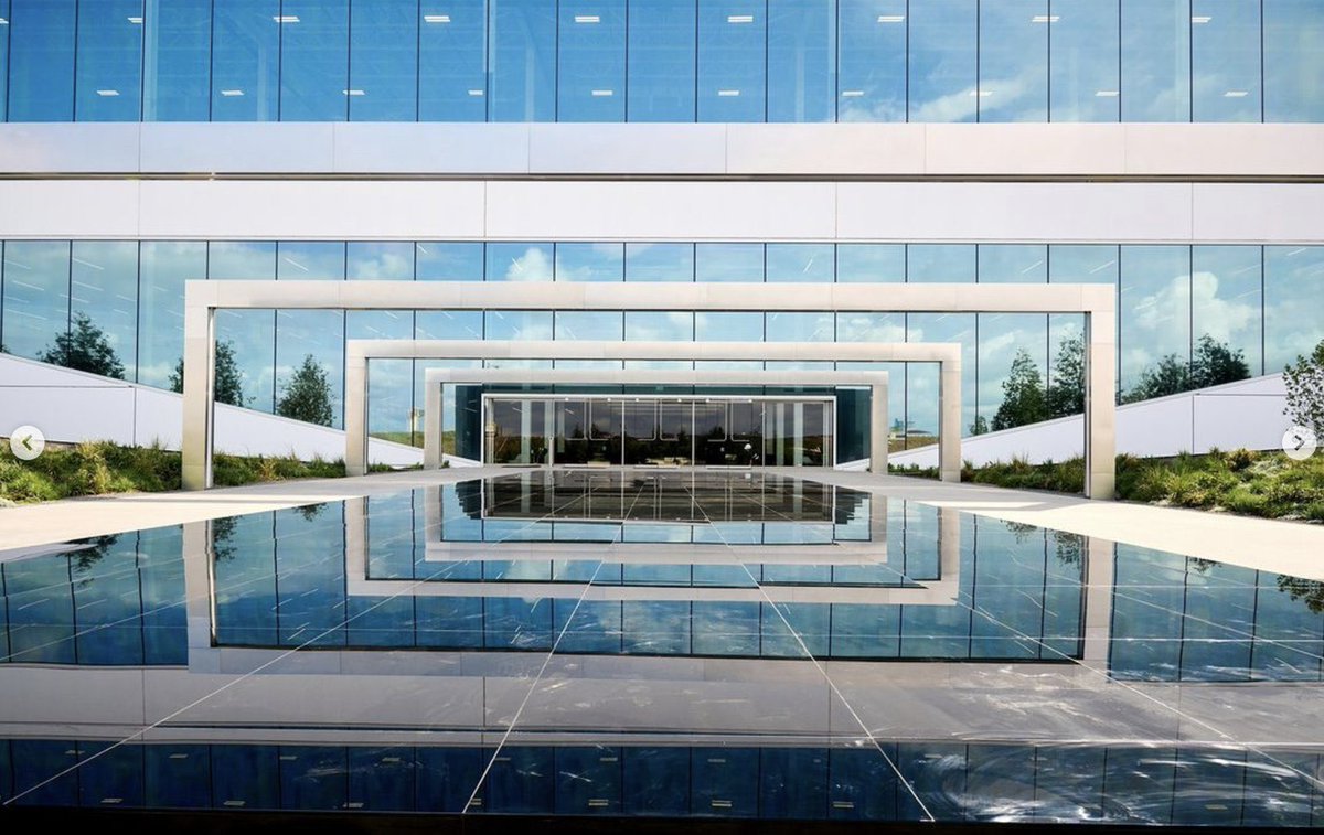 OneilyNews's tweet photo. Elon Musk shares the new Tesla headquarter entrance image. https://t.co/w0jXHA6x0R