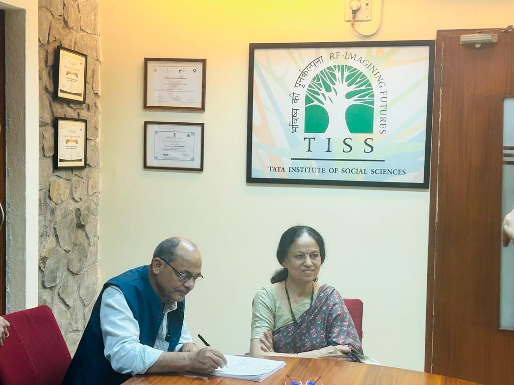 IIMMumbai's tweet photo. Prof. Manoj Kumar Tiwari (@mktiem), Director #IIMMumbai, assumed additional charge of Vice Chancellor of #TISS today. 
Prof. Shalini Bharat, former Vice Chancellor, @TISSpeak, the Deans, senior faculty members and officers at TISS extended a warm welcome during the interaction. https://t.co/gJeNJdt7DR
