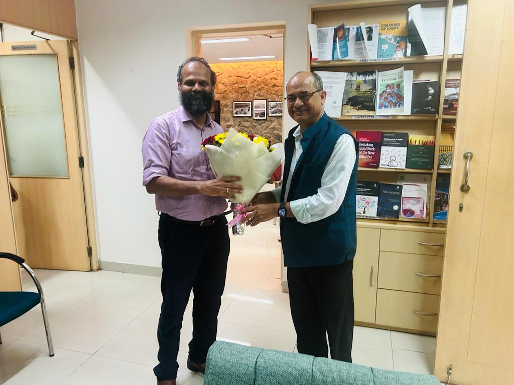 IIMMumbai's tweet photo. Prof. Manoj Kumar Tiwari (@mktiem), Director #IIMMumbai, assumed additional charge of Vice Chancellor of #TISS today. 
Prof. Shalini Bharat, former Vice Chancellor, @TISSpeak, the Deans, senior faculty members and officers at TISS extended a warm welcome during the interaction. https://t.co/gJeNJdt7DR