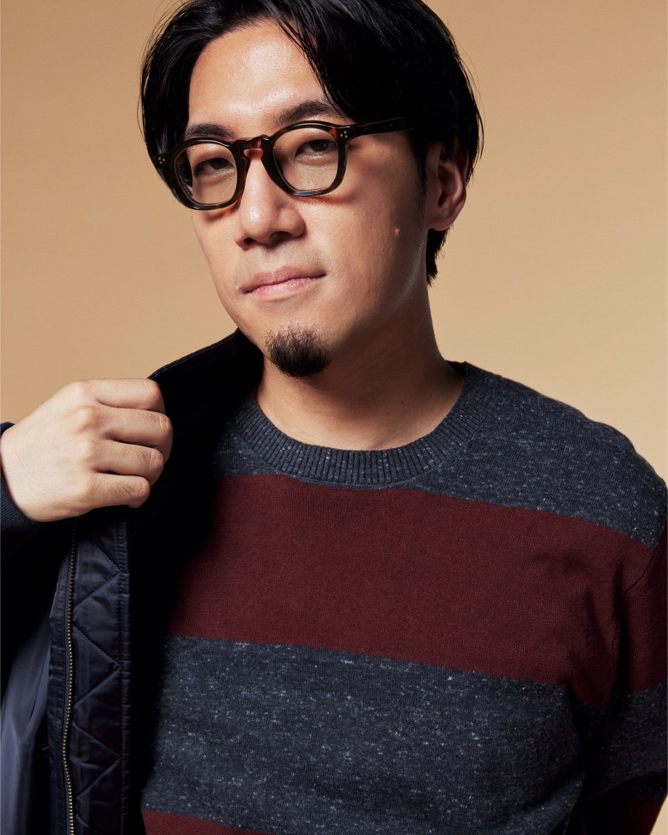 Gap_JP's tweet photo. アメリカンスタイルの定番”MA1xチノ”。ネイビーにバーガンディの艶やかさを効かせて上品さをプラス。品の良い洗練されたアメリカンスタイルの完成。
@tofubeats
#tofubeats #Gap #Mastered #ONLYTHEESSENTIALS

https://t.co/Yh4FSYeBpV https://t.co/DxITTNCKKj