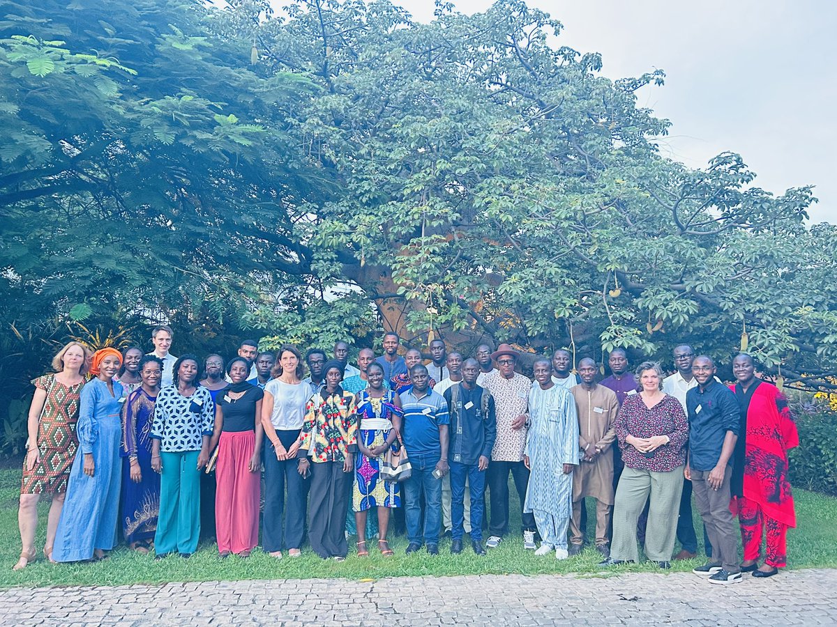 NLinSenegal's tweet image. Hier des bénéficiaires du #OrangeKnowledge Programme mis en œuvre par @Nuffic, ont échangé sur les compétences internationales qu&apos;ils ont acquises en renforcant leur capacité sur la durabilité, gestion de l&apos;eau, la sécurité alimentaire, la #SDSR, et la formation professionnelle.