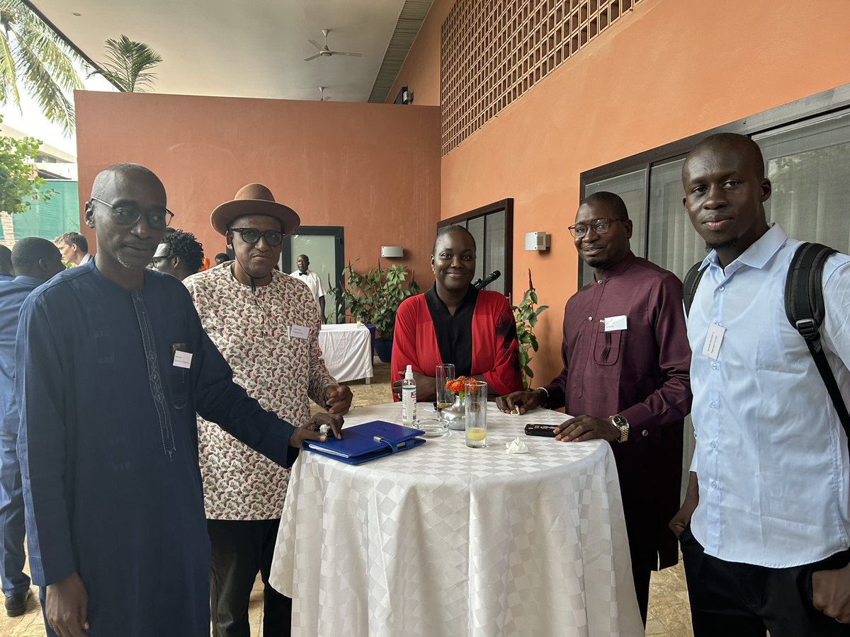 NLinSenegal's tweet image. Hier des bénéficiaires du #OrangeKnowledge Programme mis en œuvre par @Nuffic, ont échangé sur les compétences internationales qu&apos;ils ont acquises en renforcant leur capacité sur la durabilité, gestion de l&apos;eau, la sécurité alimentaire, la #SDSR, et la formation professionnelle.