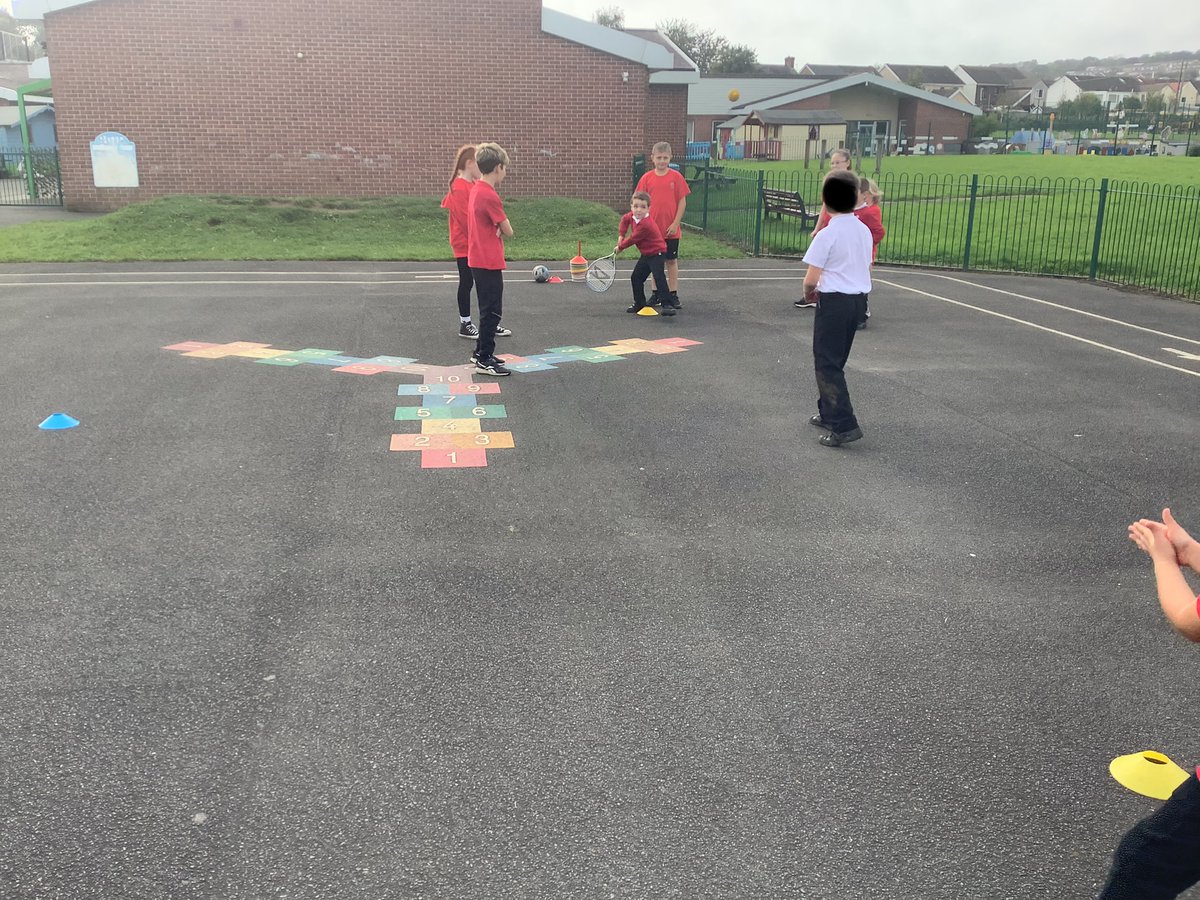 Roedd plant Blwyddyn 1 a 2 wedi mwynhau mynychu’r ail Clwb Chwaraeon y Llysgenhadon Efydd tymor hyn. Our Year 1 and 2 pupils enjoyed attending the second Bronze Ambassador Sports Club of the term.

<a href="/sportcarms/">Chwaraeon a Hamdden Actif | Actif Sport & Leisure</a>