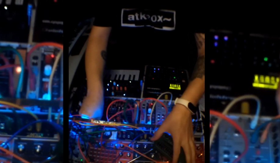 The Eurorack and The Radio - Experimental techno jam with an FM radio  youtu.be/GpjbpekJIWk?si…