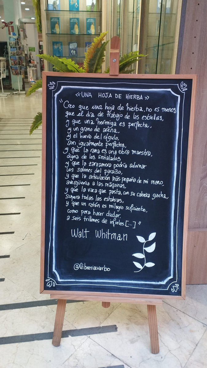 libreriaverbo's tweet photo. 🍃
"Y que la articulación más pequeña de mi mano
avergüenza a las máquinas
y que la vaca que pasta, con su cabeza gacha
supera todas las estatuas
y que un ratón es milagro suficiente
como para hacer dudar
a seis trillones de infieles"

Walt Whitman. https://t.co/BFS9I2p6F9
