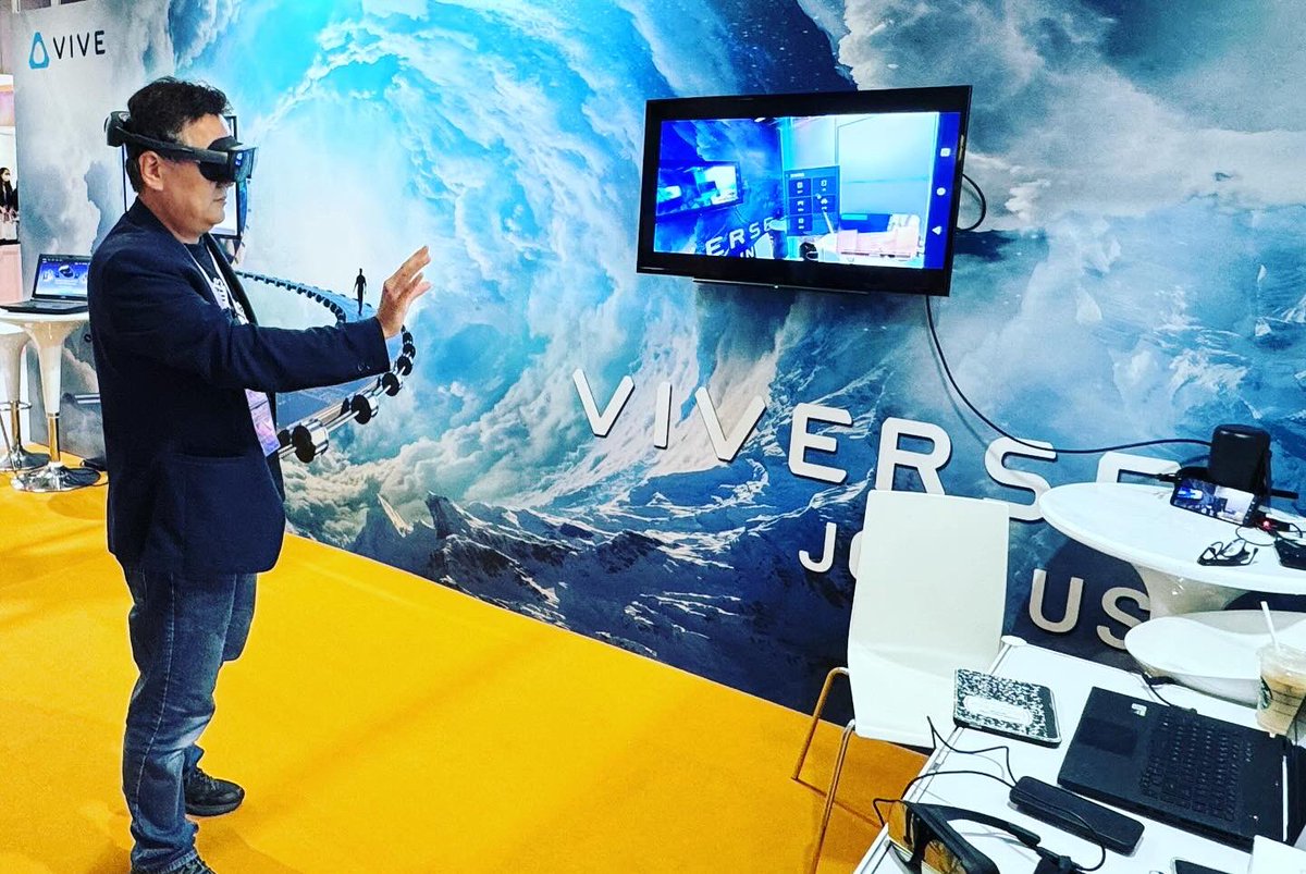 AGraylin's tweet photo. Was a pleasure to share the stage with @ysiu of @animocabrands at the #EDGESummit in Hong Kong. Lively discussion on how #Al, #XR and #Web3 can be applied near term to help improve our long-term future. https://t.co/i1GjyZzqsZ