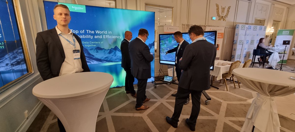 energieffektiv's tweet photo. God morgen fra BroadGroup Datacloud ESG Summit i Oslo! Vรฅr Erik Lie Gjesdal, Segment Manager Cloud & Service Providers, vil pรฅ en paneldebatt i dag fokusere pรฅ #bรฆrekraft i datasentre.
#innovasjon #DatacloudESGSummit #ESG #Sustainability #DataCenter #CloudComputing https://t.co/rNH9pWNHOO