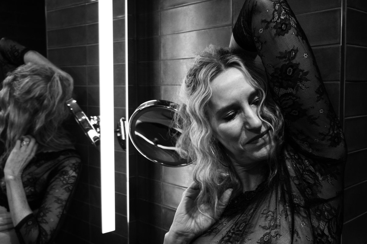 BrookesPics's tweet photo. From a shoot for artists model Jackie - spring 2023 - Somerset #artmodel #artistsmuse #muselife #modellife #sensual https://t.co/IQhrWOUjfr