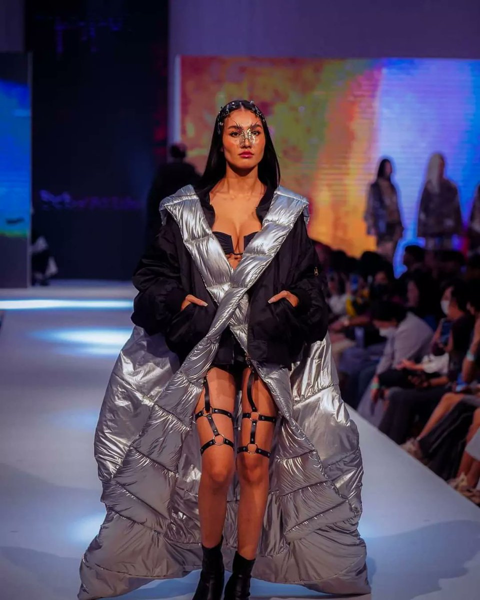 looksornth's tweet photo. The Cocoons centralwOrld Graduate Fashion Week 2023🔥
#SILPAKAMDPU
#centralwOrld #CTWfashiOncitizens
#TheCocoons_CTW2023 #CTWGraduateFashionWeek2023 https://t.co/Ekik84i6dQ