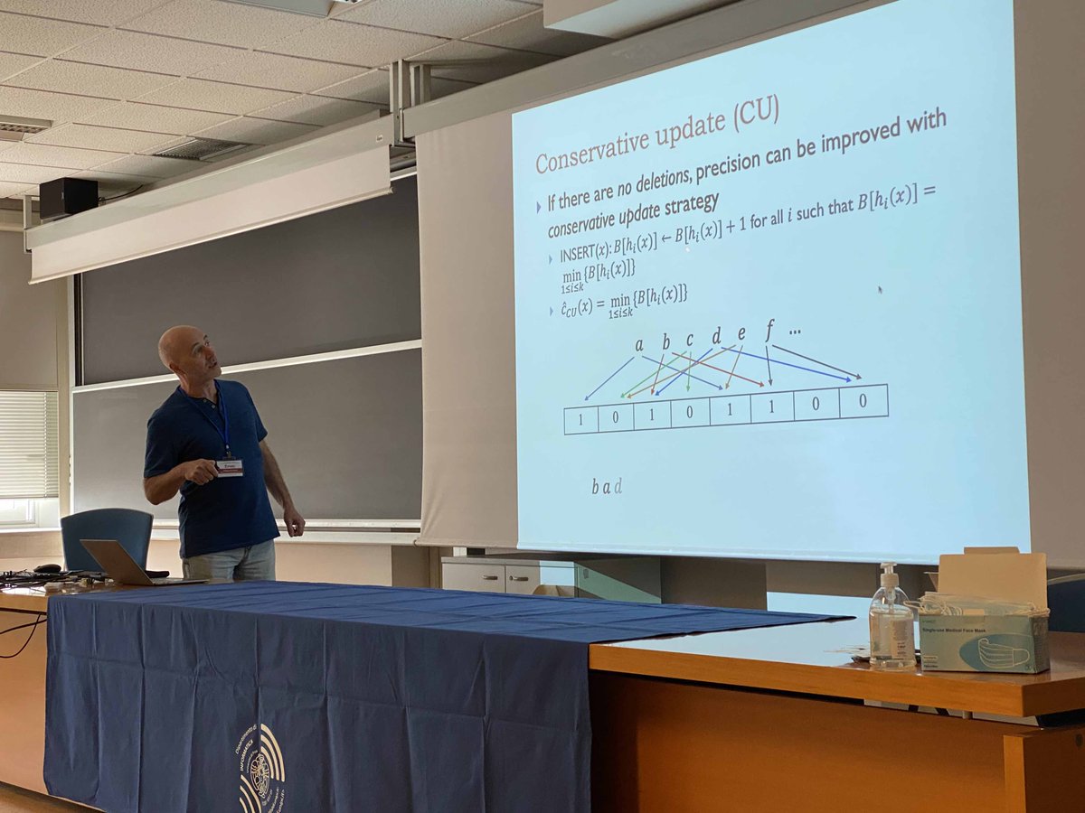 Session #1 of #SPIRE2023 starts with Gregory Kucherov presenting "Count-min Sketch with Variable Number of Hash Functions: an Experimental Study"