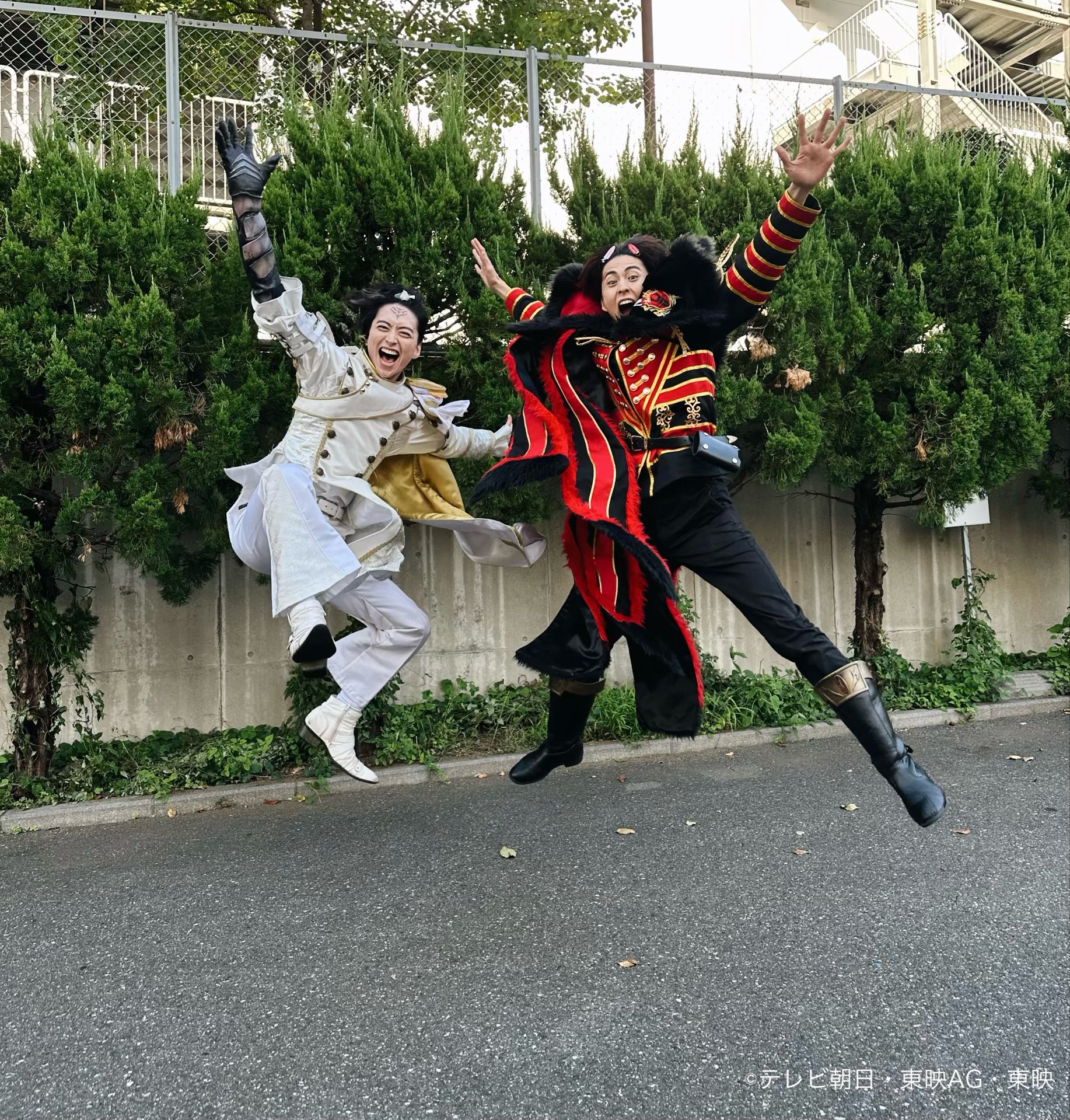 ⚡友莉那⚡様  まとめ商品　キングオージャー　限定　ブロマイド　ギラ　ジェラミー 人気の贈り物が大集合 Amazon.co.jp: 王様戦隊 ギラ ジェラミー